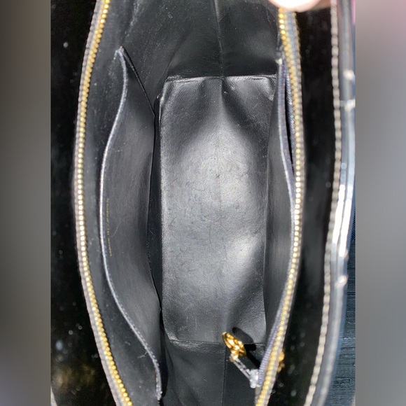 Vintage Chanel Medallion Patent 
Gold Hardware - Picture 5 of 7